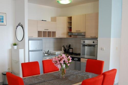 Apartments By The Sea Bilo, Primosten - 3090