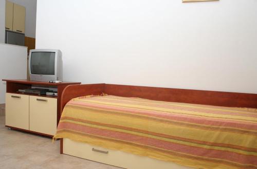 Apartments By The Sea Bilo, Primosten - 3090