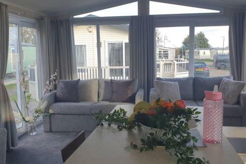 3bed Holiday Home In Clacton-on-sea Sleeps 8