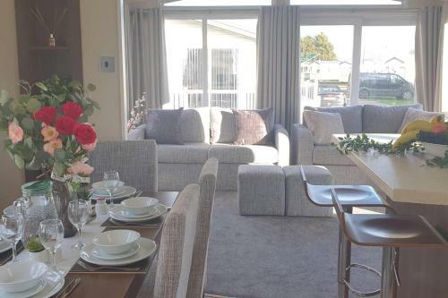 3bed Holiday Home In Clacton-on-sea Sleeps 8