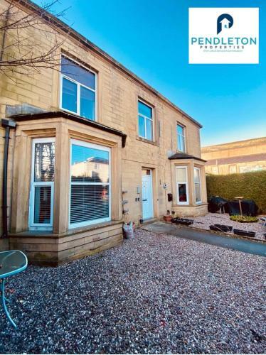 2 Bed Apartment For Leisure & Business