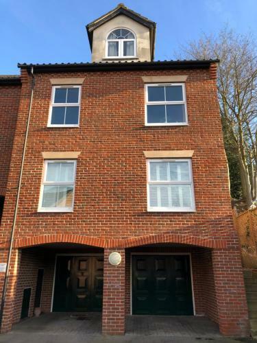 Stylish 2 Bed Apartment Next To The Norfolk Broads
