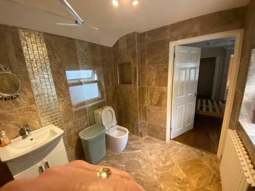 Beautiful 4 Bed House, Stunning Kitchen&en Suite