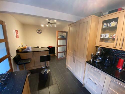 Beautiful 4 Bed House, Stunning Kitchen&en Suite