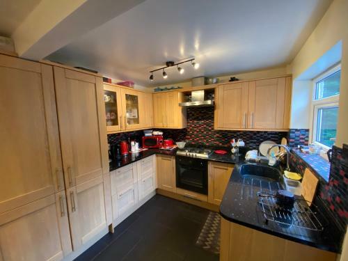 Beautiful 4 Bed House, Stunning Kitchen&en Suite