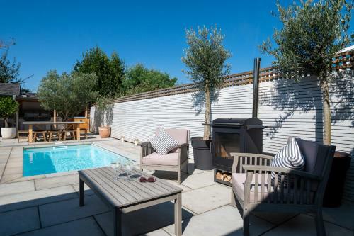 The Poplars Town House In Cowes With Heated Pool