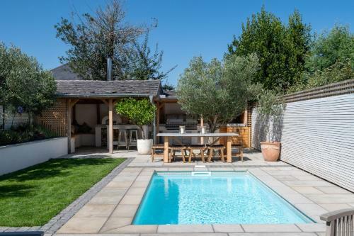 The Poplars Town House In Cowes With Heated Pool