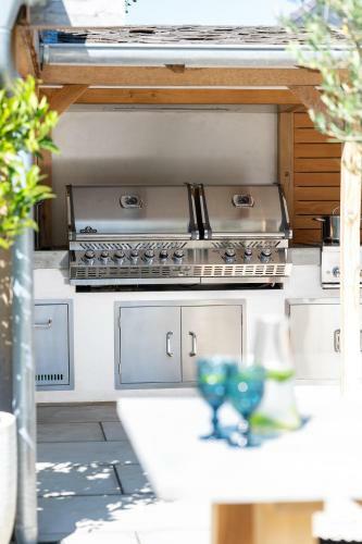 The Poplars Town House In Cowes With Heated Pool