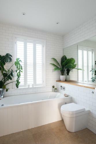 The Poplars Town House In Cowes With Heated Pool