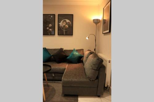 Spacious Home Free Bus To Heathrow Airport T5