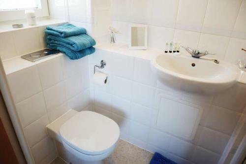 Quiet Space Next To Gatwick Airport And Town Centre