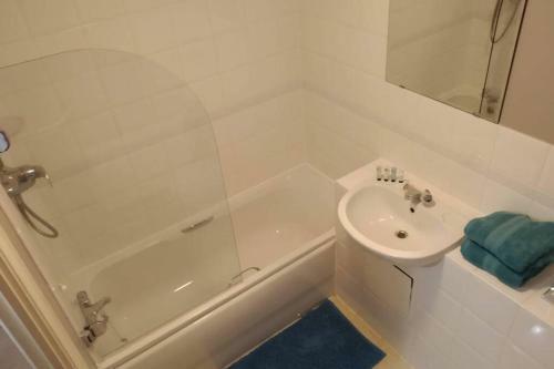 Quiet Space Next To Gatwick Airport And Town Centre