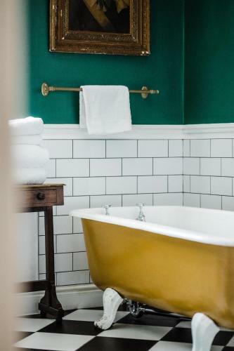 Hotel The Crooked Swan