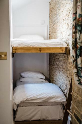 Hotel The Crooked Swan