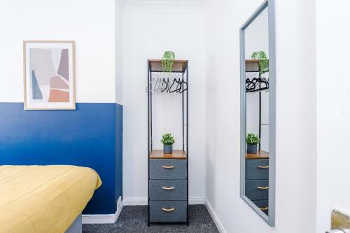 Harley House - Spacious Home With Free Netflix & Parking By Rocketbnb