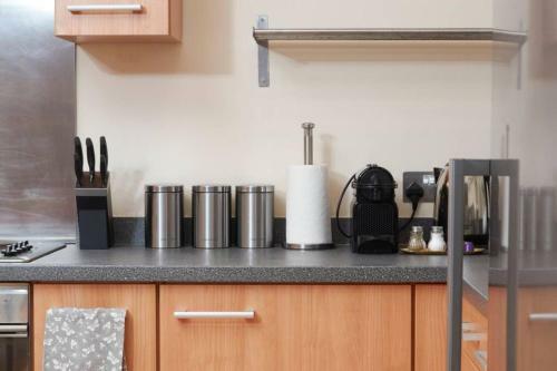 Luxury 2 Bed Apartment Central Location Sleeps 5