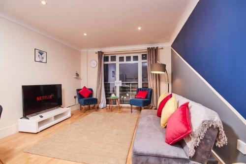 Luxury 2 Bed Apartment Central Location Sleeps 5