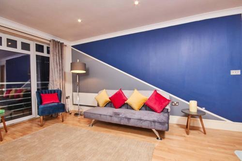 Luxury 2 Bed Apartment Central Location Sleeps 5