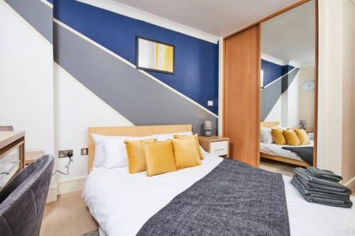 Luxury 2 Bed Apartment Central Location Sleeps 5