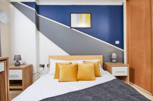 Luxury 2 Bed Apartment Central Location Sleeps 5