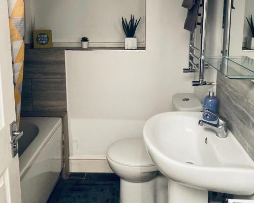 Large 4 Bedroom Home - Coventry City Centre