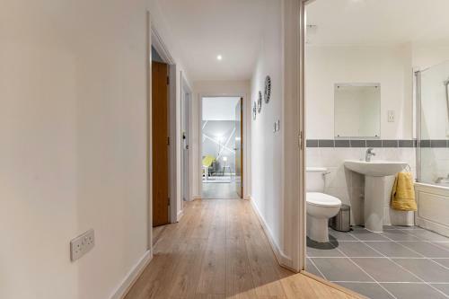 Riley House Spacious City Apartment