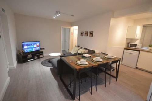 Stunning 3-bed Ground Floor Apartment In Coventry