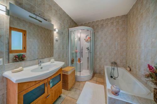 Villa Lydia's Walk By Villa Plus