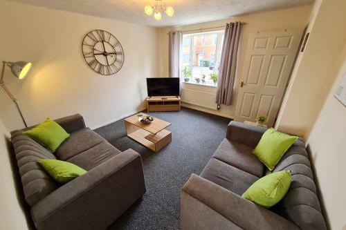 Cosy House With Parking Rwc By Passionfruit Properties