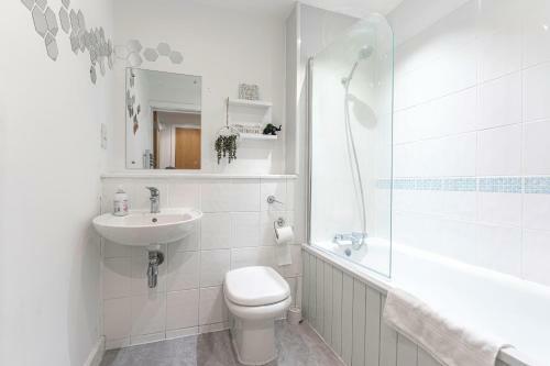 Jkg Property Solutions Presents Cosy City Apartment