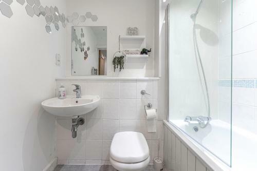 Jkg Property Solutions Presents Cosy City Apartment