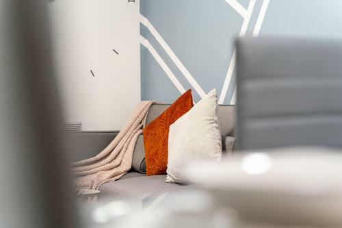 Jkg Property Solutions Presents Cosy City Apartment