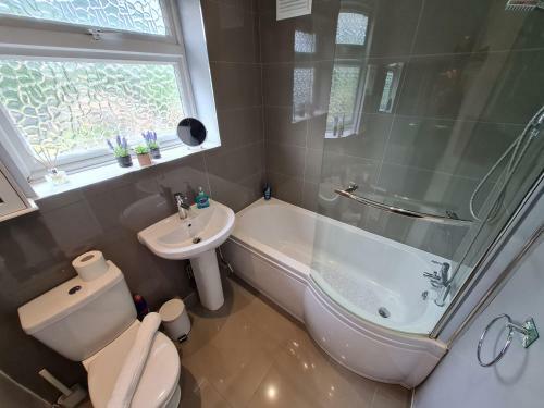 Contractor House With Parking & Netflix & Ev Charging Bac By Passionfruit Properties