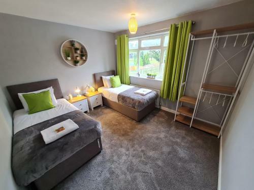 Contractor House With Parking & Netflix & Ev Charging Bac By Passionfruit Properties