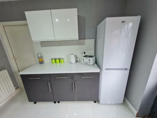 Contractor House With Parking & Netflix & Ev Charging Bac By Passionfruit Properties
