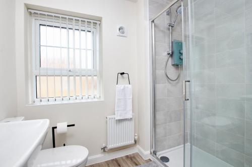 Fantastic Brand New 3br House Wparking Sleeps8