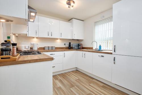 Fantastic Brand New 3br House Wparking Sleeps8