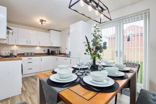 Fantastic Brand New 3br House Wparking Sleeps8