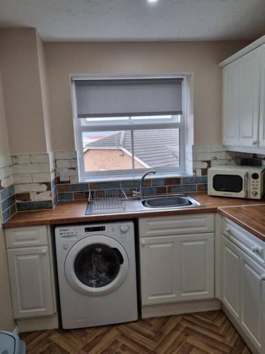 Newly Refurbished 2 Bed, City Centre Apartment.