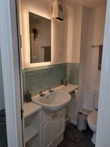 Newly Refurbished 2 Bed, City Centre Apartment.