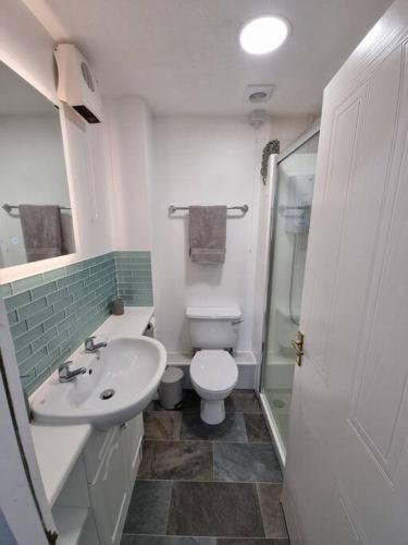 Newly Refurbished 2 Bed, City Centre Apartment.