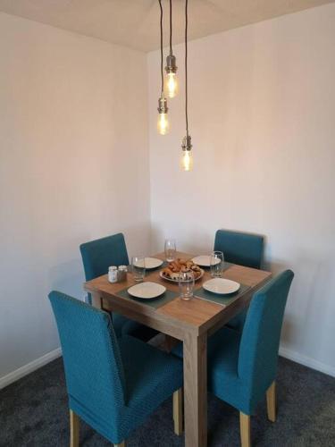 Newly Refurbished 2 Bed, City Centre Apartment.