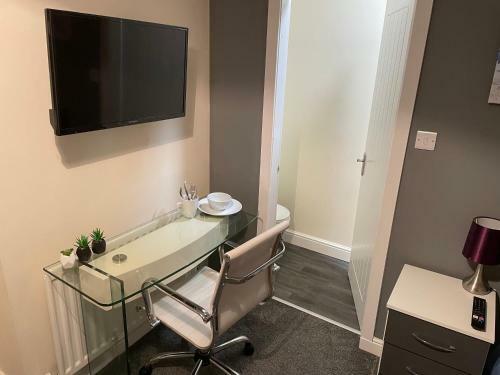 Modern En-suite Double Bedroom