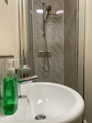 Modern En-suite Double Bedroom