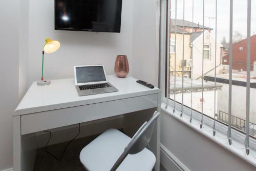 Hostal Townhouse Plus @ 130 West Street Crewe