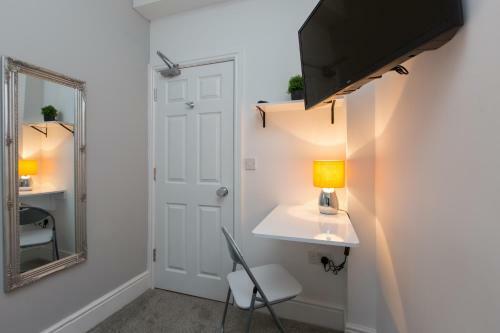 Hostal Townhouse Plus @ 130 West Street Crewe