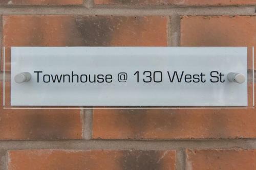 Hostal Townhouse Plus @ 130 West Street Crewe