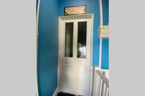 Seagulls Rest Marine Themed Seaview Apartment
