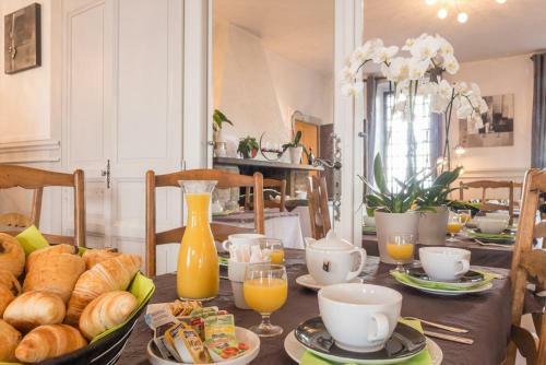 Hotel Logis Hostellerie Des Monts Jura