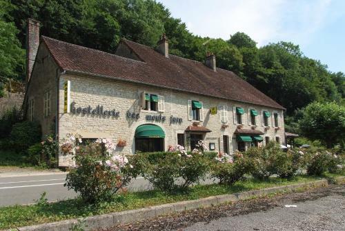 Hotel Logis Hostellerie Des Monts Jura